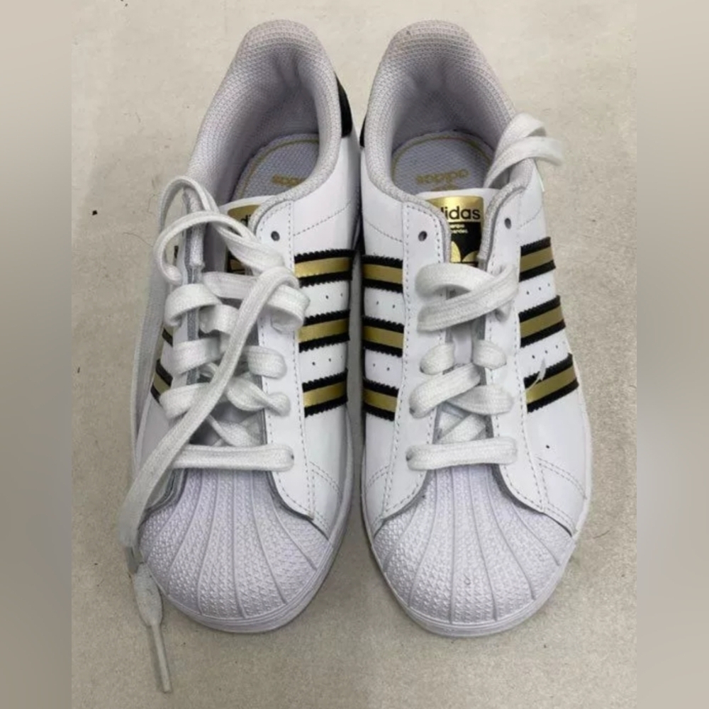 NWOT Adidas Originals Superstar Youth Sneakers Size 2 MSRP $90